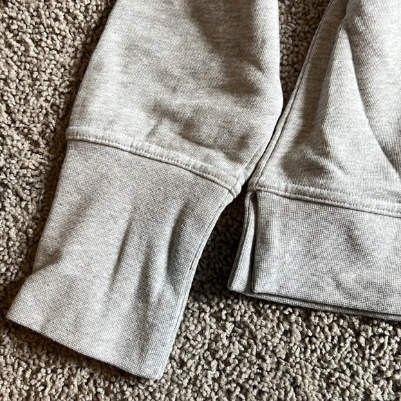 NWT Light Grey Vineyard Vines Sweatshirt size L - Picture 2 of 6